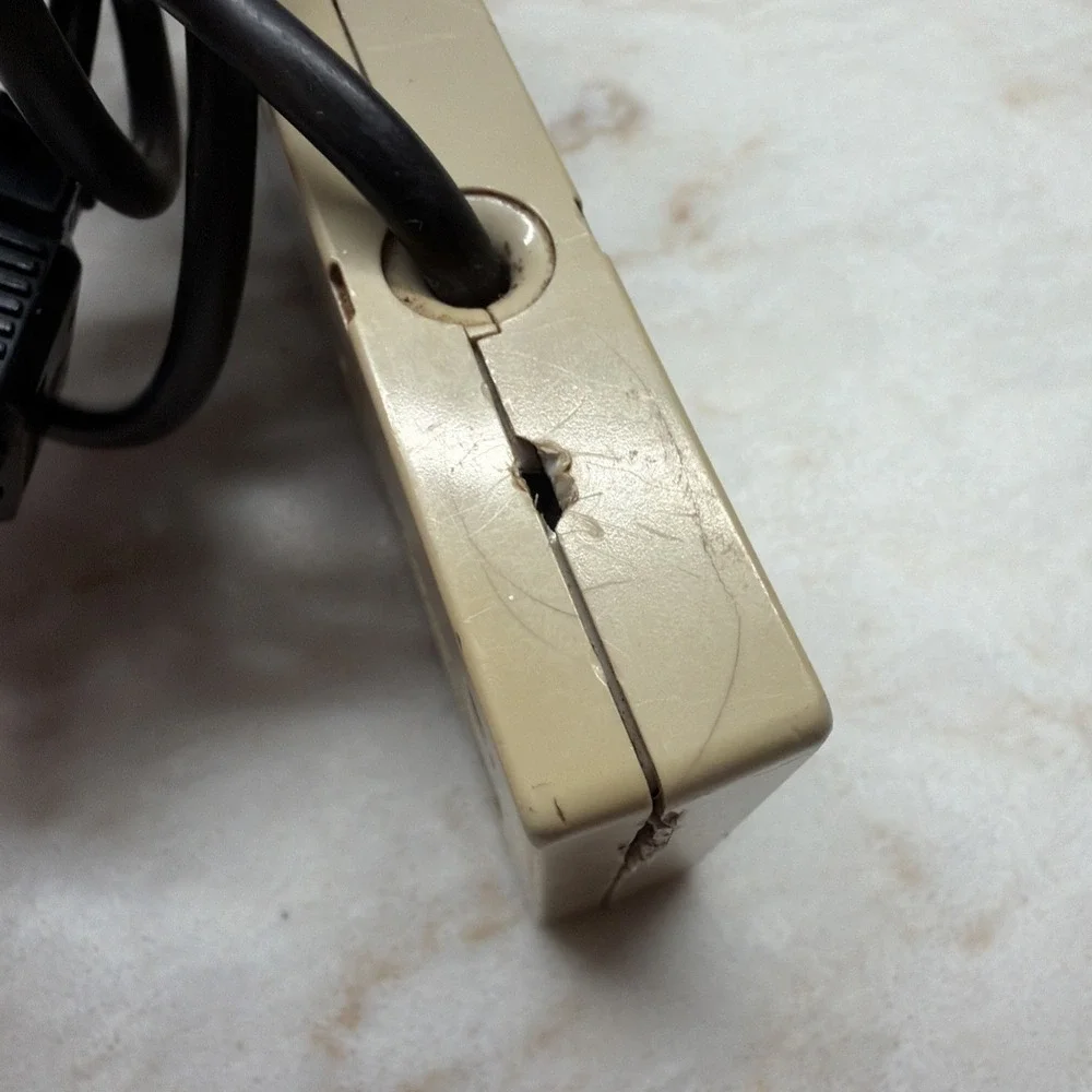 Nintendo 1985 Controller‎ Original NES-0044 Button Layout Propietary Connector